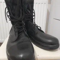 پوتین سربازی|کیف، کفش، کمربند|میانه, |دیوار