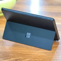 لپ تاپ سرفیس گو ۳ سیم کارتی/surface