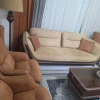 مبل راحتی ۹ نفره همراه با جلومبلی و سه عدد گل میز