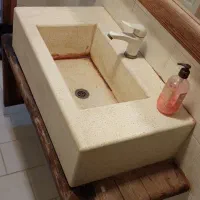 روشویی مدرن به همراه شیراهرمی و قاب