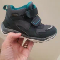 تعداد زیاد و متنوع کفشهای بچه گانه خارجی