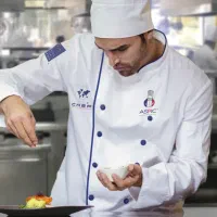 نیازمند کمک آشپز
