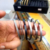 دستبند بنگل استیل دارای طرح های مختلف|بدلیجات|قم, ارم|دیوار