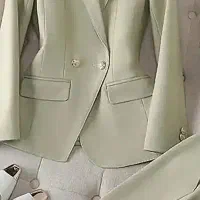 گلدان برنجی و کت و شلوار لباس|صنایع دستی و سایر لوازم تزئینی|تهران, سیمای ایران|دیوار