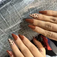کاشت ناخن فقط ۳۵۰