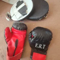 دستکش بوکس و میت