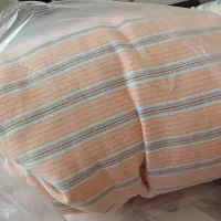 تعدادی بالشت پر و پنبه خارجی