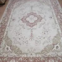 یک عدد فرش ۹متری تمیزو تازه بدون پارگی