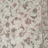 فرش و اجاق گاز و میز غذا خوری