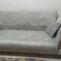 میز تلویزیون و کاناپه و قهوه ساز