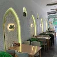 کارگر ساده در رستوران