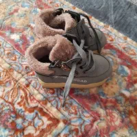 یک کفش بچگانه نونو یبار بیشتر پوشیده نشده
