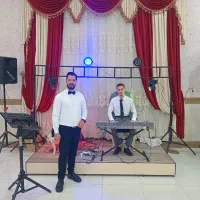 ارکست و خواننده و دیجی