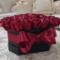 باکس گل زرشکی