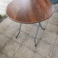 میز چوبی دایره ای