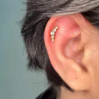 خدمات پیرسینگ میکرودرمال ،چال لپ آموزش در مطب پزشک