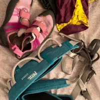 هارنس petzl و کفش سنگنوردیbutora و کیسه پودر