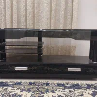 میز تلویزیون شیشه وچوب چرخ دار دو عدد کشو در حد نو