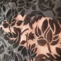یک قواره پارچه چادری گل مخمل مشکی