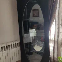 یک جفت ویترین چوبی هالوژن دار