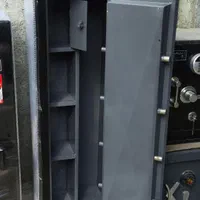 گاوصندوق جای اصلحه درحدنو ارتفاع 140 گاو صندوق|ابزارآلات|تهران, اباذر|دیوار