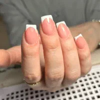 مدل کاشت ناخن (خدمات تخصصی)