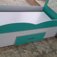 تخت و کمد|تخت و سرویس خواب|صومعه‌سرا, |دیوار