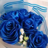 گل 6 شاخه آبی