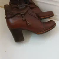 فروش‌یک‌جفت‌چکمه‌‌چرم‌اصل