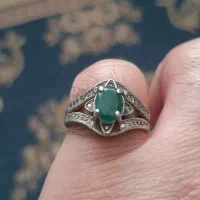 انگشتر زمرد زنانه باسنگ معدنی زامبیا ومخراج بلریان