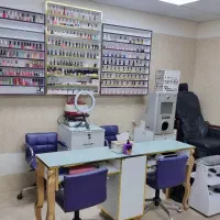 ناخن کاشت وترمیم پدیکور و انواع خدمات دیگر