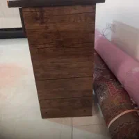 میز ‌کامپیوتر|میز تحریر و کامپیوتر|میانه, |دیوار