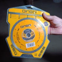 چسب یک ۲سه و صفحه برش