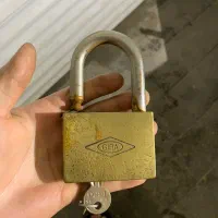 قفل برنجی گیرا