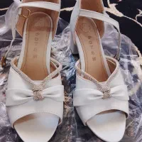 پیراهن مجلسی کفش سفید مجلسی|لباس|اشتهارد, |دیوار