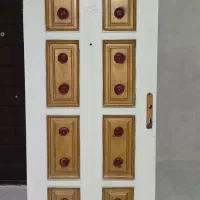 درب تمام چوب سالم وطرحداربدون شکستگی