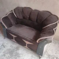 مبل قهوه ای