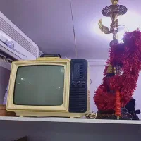 تلوزیون عتیقه  ۴۰ سال پیش داخل کارتون