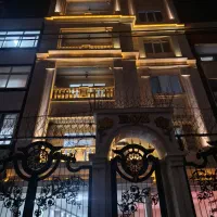 آپارتمان۱۰۰متری۲خواب فول قائم برند نوساز مجلل