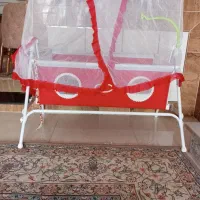 گهواره رنگ قرمز