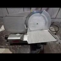 یک دستگاه کالباس بر