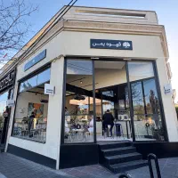 صندوق‌دار خانم در کافه