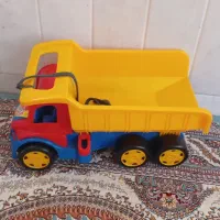 کامیون و تعدادی اسباب بازی در حد نو