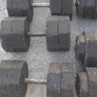 دمبل ۴۰و۴۵کیلویی دستگاه‌کارکرده و نو  تعویضم داریم