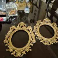 دو عدد قاب رزین  طلایی  نقش قشنگ