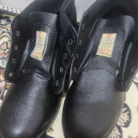 ۴کفش ایمنی و۲ کلاه ایمنی|کیف، کفش، کمربند|اهواز, شهرک برق|دیوار