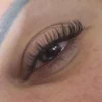 نیازمند مدل اکستنشن مژه