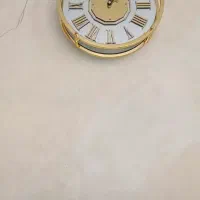 ساعت دیواری طلایی