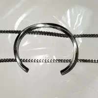 ست کامل گردنبد و دستبند بنگل پیچی‌‌‌.  نقره‌ای