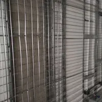 نیرو کناف و رابیتس کار و دریل به دست(ساختمان)